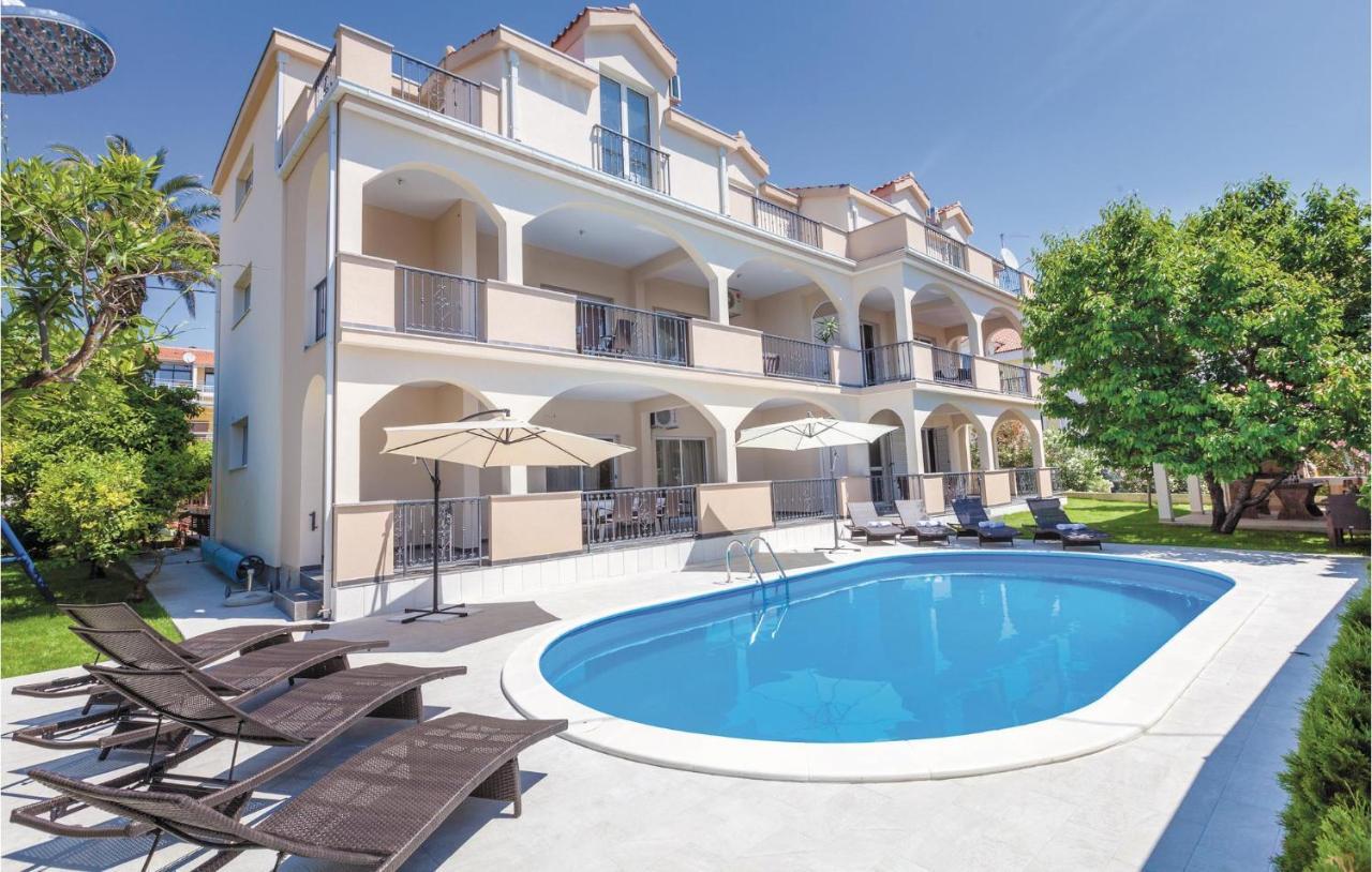 Lovely Apartment In Kastel Stafilic With Jacuzzi Kaštela Esterno foto