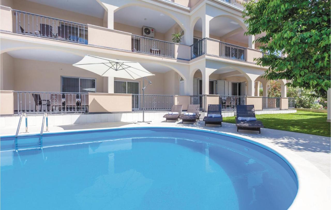 Lovely Apartment In Kastel Stafilic With Jacuzzi Kaštela Esterno foto