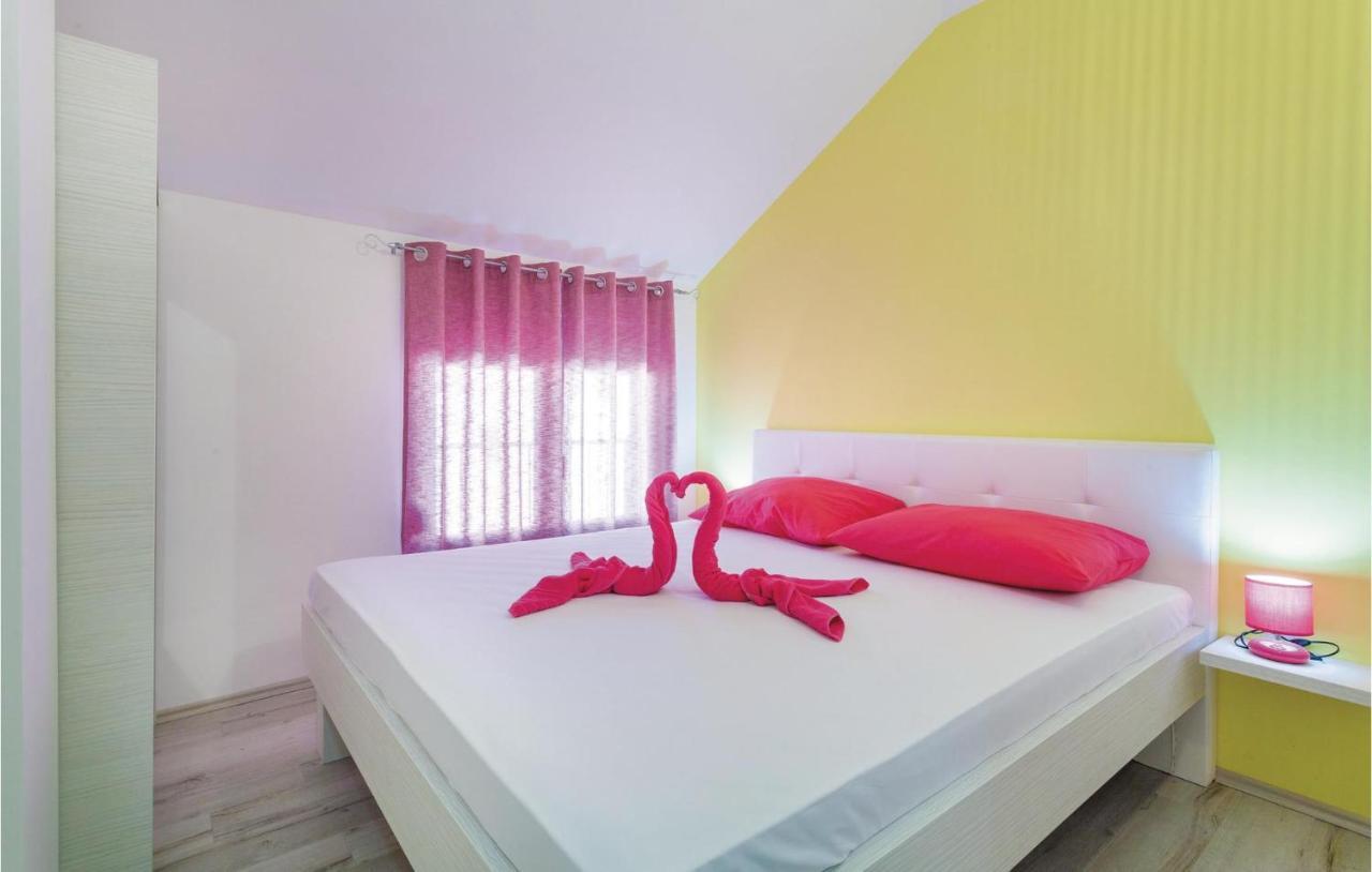 Lovely Apartment In Kastel Stafilic With Jacuzzi Kaštela Esterno foto