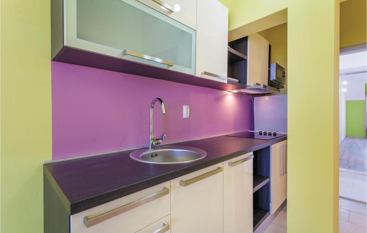 Lovely Apartment In Kastel Stafilic With Jacuzzi Kaštela Esterno foto