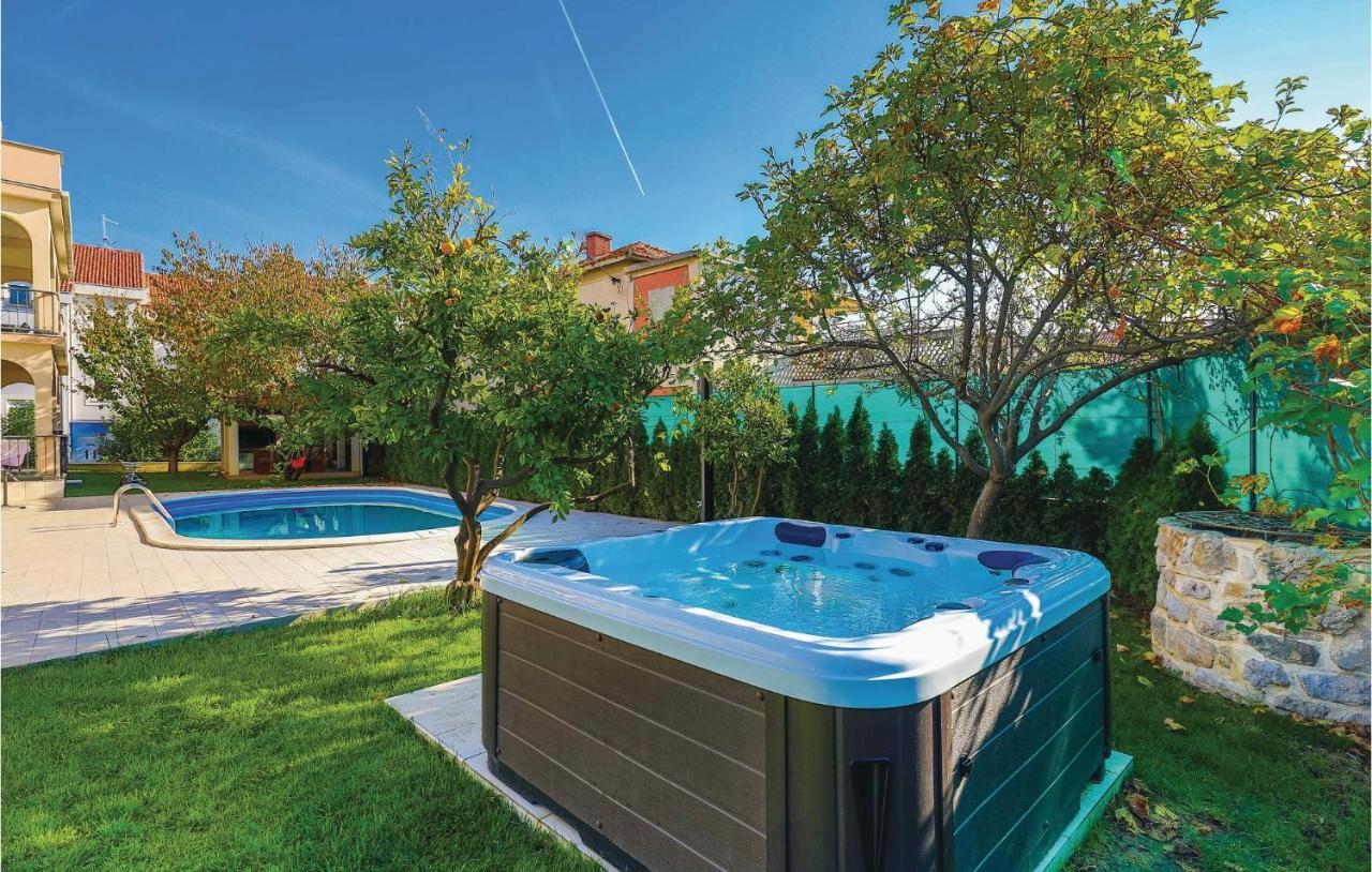 Lovely Apartment In Kastel Stafilic With Jacuzzi Kaštela Esterno foto