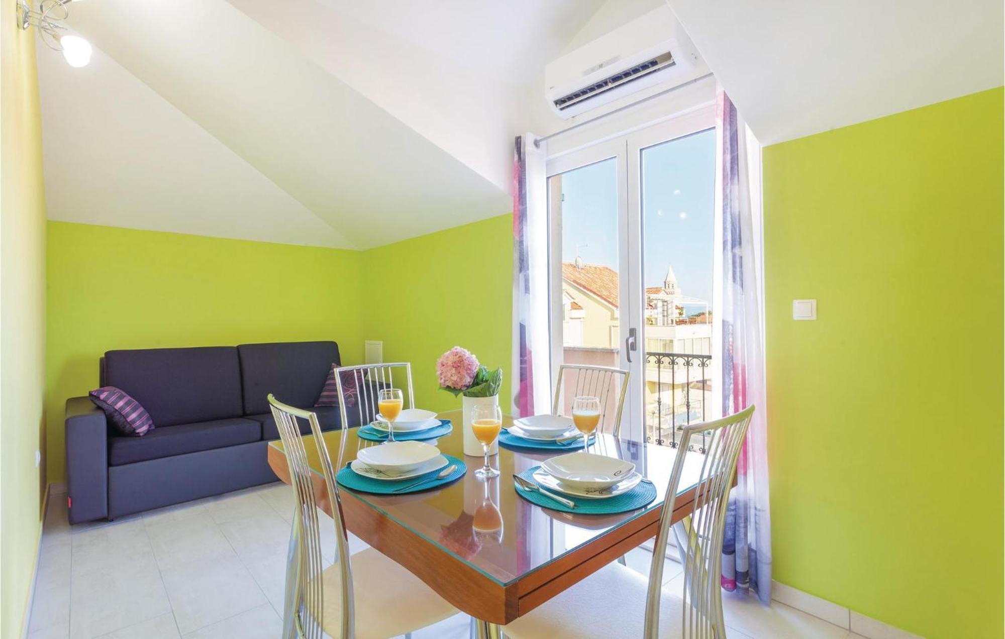 Lovely Apartment In Kastel Stafilic With Jacuzzi Kaštela Esterno foto